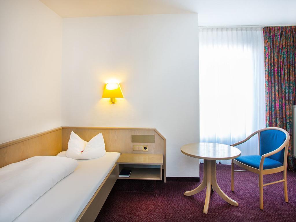 Hotel Kreuz Gaestehaus Und Lauchertbar Mit Terrasse Gammertingen Quarto foto